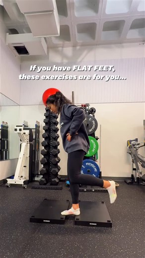 Dr. Gaby Go, DPT, Run Coach on Instagram: "If you’ve ever noticed or been told you have flat feet, don’t stress! Flat feet are a common, normal variation of foot structure, and arch height is largely determined by genetics. They’re often labeled a “problem,” but research shows arch height alone does not predict injury risk. Flat feet are often linked to over-pronation, but a certain amount of pronation is not only normal, it’s necessary for healthy, efficient running. When your foot hits the gro