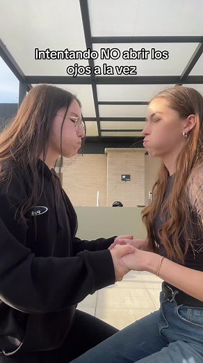 Desafío divertido de agua: ¡no abras los ojos!