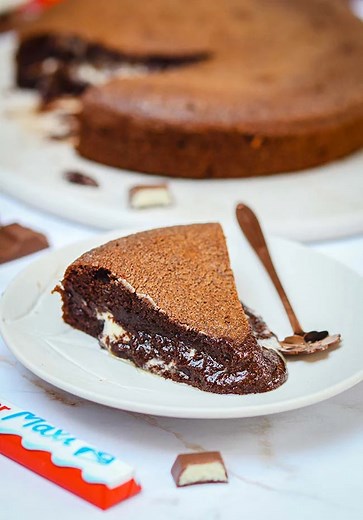 Le gâteau au chocolat et Kinder maxi 🍫🍫🍫 La recette en commentaire 😍 #recette #gâteau #gateauauchocolat #kinder #patisserie | Il était une fois la pâtisserie