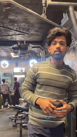 Mohd ali on Instagram: "Stop doing this❌ Lat pull-down karte waqt jhatka maarna (ego lifting) fayde se zyada nuksan deta hai. Gym ki bhasha mein ise “momentum use karna” kehte hain, jo aapki progress ko rok deta hai. Agar aap jhatka maarke lat pull-down karte hain, to ye cheezein ho sakti hain: 1. Injury ka Khatra (Lower Back & Shoulders) Jab aap bar ko niche khichne ke liye poori body ko peeche jhatakte hain, to sara load aapki Lower Back (Lumber spine) par aata hai. Isse disc slip ya chronic b