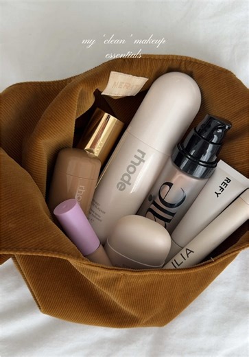 Essential Makeup Products for a Glowy Skin Look