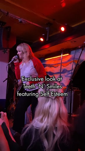 Exclusive first look at the cast of Teeth 'N' Smiles, starring Rebecca Lucy Taylor (aka SELF ESTEEM) who plays Maggie Frisby 🎤 🎟️ TEETH 'N' SMILES Play opens at the Duke of York's Theatre on 13 March – get tickets: https://bit.ly/4klVNEu | Official London Theatre