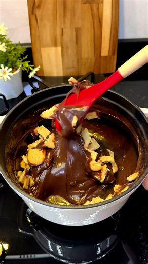 This 4-Ingredient Chocolate Trick is Pure Genius 🍫