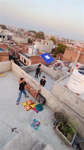 Kite looting ✅🥰 #trandingshorts #youtubeshorts #kite #kites #kiteflying #patang #shorts
