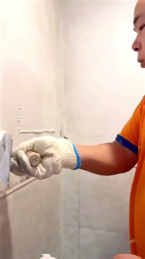 ボロ壁が復活！パテ補修の職人技