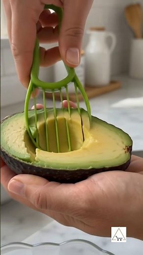 3-in-1 Avocado Slicer Tool — Split, Pit & Slice Avocados Safely in Seconds