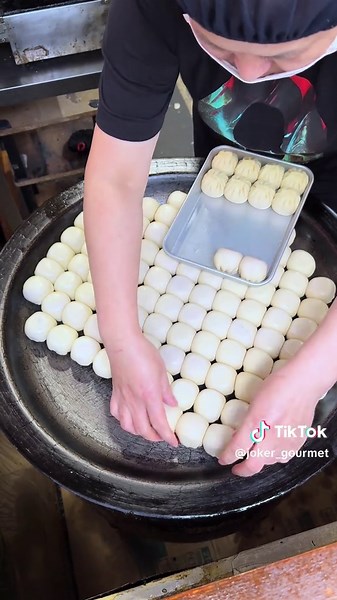 肉汁溢れる博多の焼き小籠包
