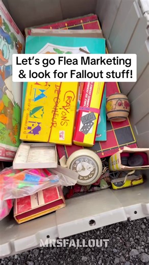 It’s flea market season again & a trip to my local drive in movie theater did not disappoint! Though this is not directly related to Fallout, I collect mildly radioactive glowy stuff like uranium glass and radium painted clocks. This one for $5 was a nice find :) #fallout #fleamarket #mrsfallout