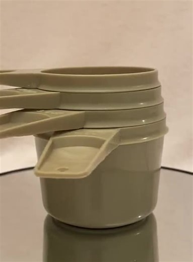 Vintage Tupperware Measuring Cups - Olive Green - Etsy.de