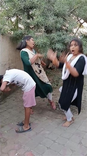 Introducing the "VitaWear SmartBand," a next-generation wearable gadget🎉