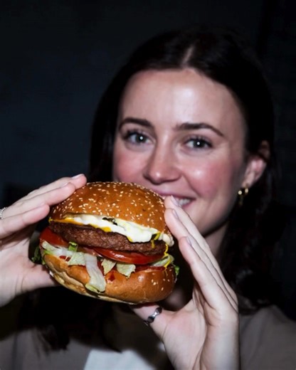 If you don’t count calories, then calories don’t count 🤙 Stop drooling, start ordering! Get your Harry’s fix. Order immediately via the app: https://order.helloharry.com.au/download | Hello Harry