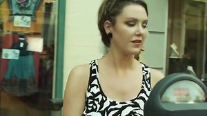 风靡全球公益感人广告《爱是会传递的》