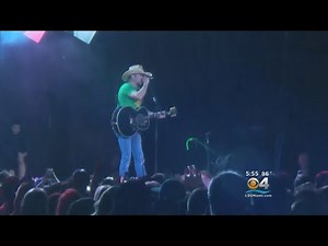 Jason Aldean Honors Vegas Victims In First Concert Since Mass Shooting