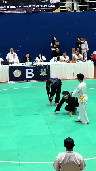 Guntingan Pencak Silat: Sah atau Tidak?