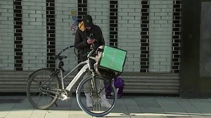 Deliveroo dives 30% as IPO flops