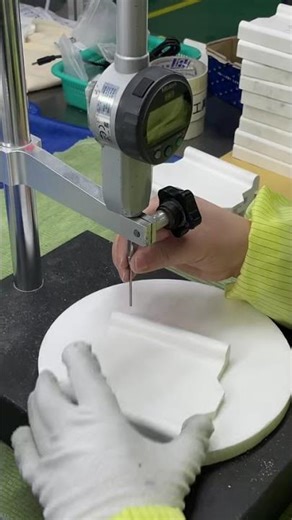 Ceramic parts thickness measuring using height gauges