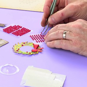 Christmas cards with added wow! 🎄🎅 Shop the Tim Holtz design here! https://fal.cn/35sNC | Sizzix