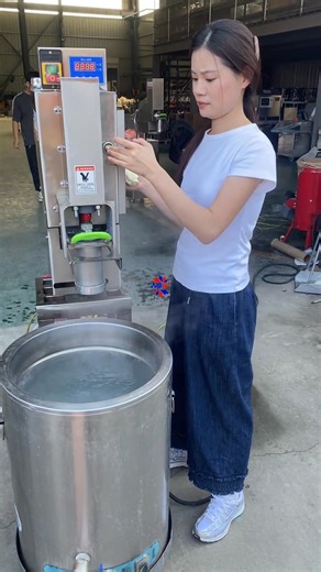 199K views · 620 reactions | #Fast Ramen Machine#Automatic Noodle Cutting Machine | Noodle Machine | Facebook
