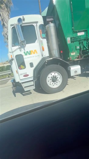 Waste Management 2016 Peterbilt 520 Side Loader Truck