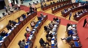 Luego de superar el Veto Presidencial a la Ley Especial de Emergencia por la Pandemia de COVID-19, Atención Integral de la Vida, la Salud y Reapertura Económica, con 58 votos a favor, 3 en contra y 1 abstención, los Diputados de la Asamblea Legislativa se pusieron a aplaudir... | Noticias de San Salvador