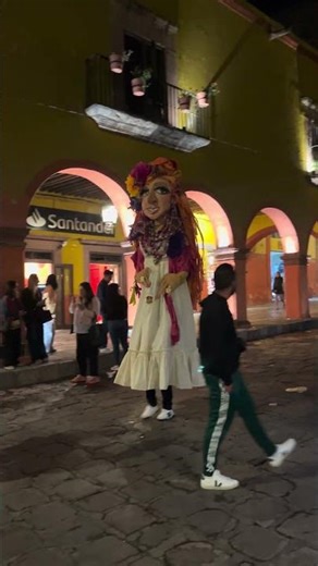 SANTA CLAUS SCARING KIDS IN SAN MIGUEL DE ALLENDE HISTORIC CENTRAL