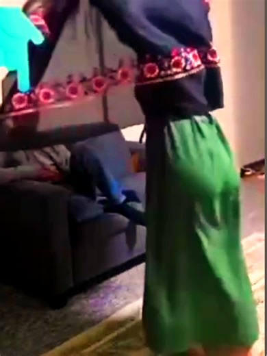 Beautiful Pashto Dancing with Traditional Saaz Music