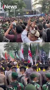 Momen Demo Mahasiswa di Jakarta Dijaga Aparat, Relawan Bagikan Makanan Gratis #shorts