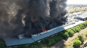 Major Industrial Blaze Huge Factory Fire Stock Footage Video (100% Royalty-free) 3945793799 | Shutterstock