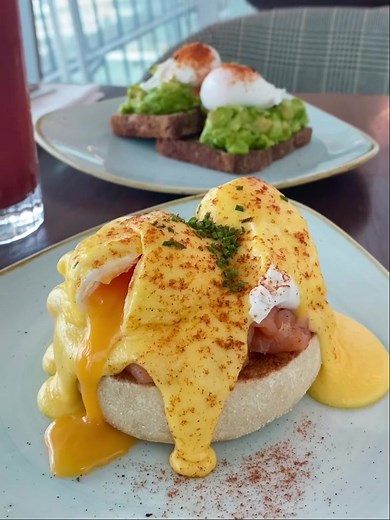271K views · 10K reactions | Breakfast is served in Heathrow Terminal 5 !! Gordon Ramsay Plane Food | Gordon Ramsay | Facebook