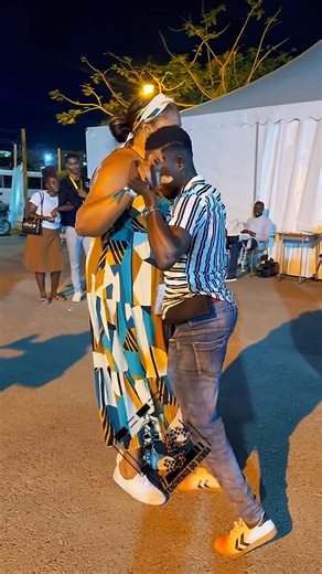 Elizandro Semba brilhou com alguns toques no primeiro congresso internacional de dança Kizomba | Fenomenos do Semba - Dança