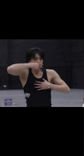 hyunjin dance practice one of my favorite to see his dedication😮‍💨🔥❤️‍🔥🫶🏽🥟❤️❤️#hyunjin #현진