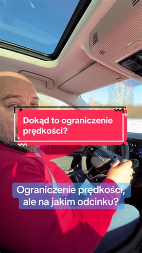 STOP 30, bo dzikie zwierzęta. Tylko pytanie: czy jak nie widzę jelenia, to mogę jechać szybciej… czy to ja jestem jeleniem? 🦌😂 Napisz w komentarzu, jak Ty to interpretujesz — bo ja już się gubię. #kodiaq #skoda #grzegorzinstruktor