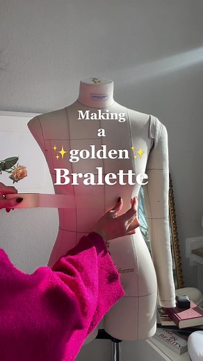 Part 1 and my first try of making a bralette🤞🏼🥰 #sewing#sewingtutorial#patternmaking#diyclothes#diy#dressform#selfmadeclothes#draping#diybralette#sewingabralette