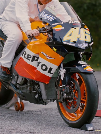 Experience the Roar of the 2003 Honda RC211V