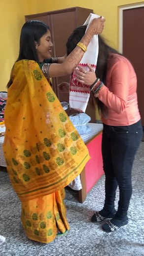 333K views · 10K reactions | কেনেকুৱা লাগিছে মেকাপটো ? 11 march ত Lakhimpur ত হবলগীৱা Makeup ৰ workshop টোৰ বাবে join call কৰিব 6901484040 Bridal makeup #makeupartist #reelsinstagram #viralvideos | Red Carpet Makeup Studio & Academy - ISO Certified | Facebook