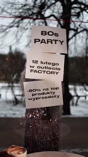 Zapraszamy na 80s PARTY! Klimat dyskoteki lat 80. i… –80% na TOP produkty z wyprzedaży! Już 12 lutego w Factory! To idealny moment, żeby upolować perełki w najlepszych cenach ✨✨ Kto wpada? 👇 #80sparty, finał wyprzedaży Factory, 80% rabatu, okazje, winter sale