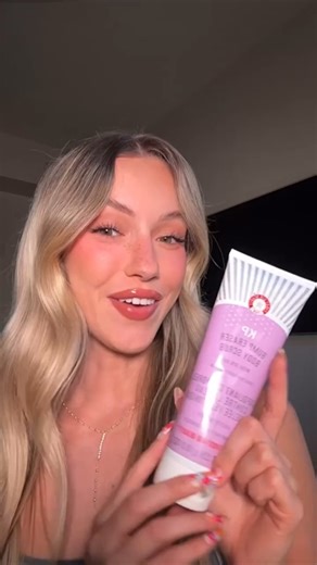 Scrub. Smooth. Slay. ✨ First Aid Beauty KP Bump Eraser Body Scrub sweeps away rough patches for silky-soft, glowing skin. Your skin, upgraded. Get First Aid Beauty at LOOK At Me, SM Mall of Asia, SM Aura Premier, SM North EDSA and www.lookatme.com.ph. | LOOK At Me PH