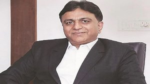 DCGI: डीसीजीआई प्रमुख का कार्यकाल बढ़ाया गया, तीन महीने के लिए और देंगे सेवा
