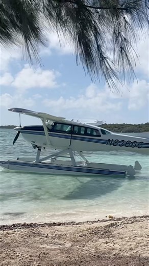 Crosswind Seaplane Landing at Half Moon Cay 🇧🇸✈️ | Bahamas Water Landing - Cessna 206 amphibian