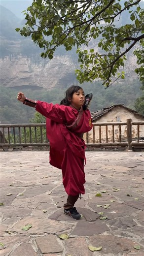 Shaolin Worldwide | Tong Zi Gong (童子功) is one of Shaolin’s oldest body-conditioning methods. It’s not about flexibility, it’s about control, Qi flow, and... | Instagram