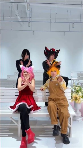 Which sofa would Sonic choose