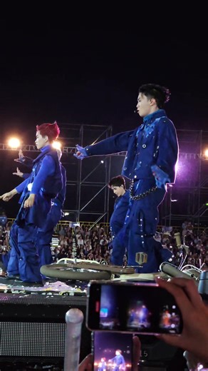 "1, 2 bước nhìn về phía trước. 1, 2 bước chuyện buồn ta lướt" Siêu mê ...