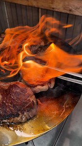 [Werbung] 🔥🥩 Gegrillt auf der Mini Feuerplatte aus Edelstahl von @grillrost_com 🙌 Australian Wagyu Roastbeef von @kreutzers.eu 👌 Geschnitten mit dem Chefslover Slicer von @germancut.de 🔪 | bigBBQ.de