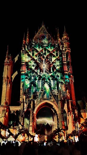 Découvrez quelques images du festival international @constellations_de_metz ✨ Une exploration artistique de jour comme de nuit, à découvrir à @ville_de_metz du 19 juin au 30 août 2025. | Région Grand Est