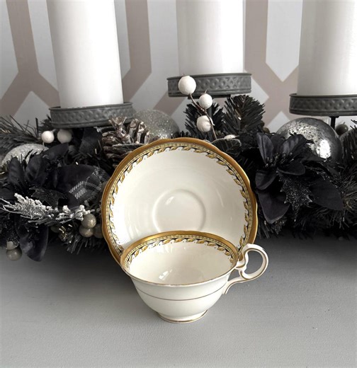Aynsley England Bone China Teacup and Saucer – Pattern A4211 – Elegant Gold Laurel and Scroll Border, Scalloped Rim, Mid‑century Vintage - Etsy UK