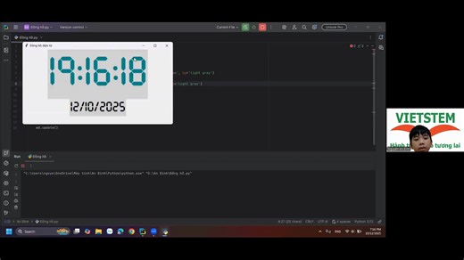 ĐỒNG HỒ ĐIỆN TỬ – NGUYỄN AN BÌNH (Lớp Lập trình Python VS0797) 💻✨ Bạn Nguyễn An Bình đã vận dụng hiệu quả kiến thức lập trình Python, sử dụng mã code để tạo nên sản phẩm Đồng Hồ Điện Tử mang đậm tư duy logic và sáng tạo. Sản phẩm có phông chữ đẹp, màu sắc hài hòa, thể hiện sự tỉ mỉ và khả năng ứng dụng thực tế trong học tập. 👏 🌟 Một sản phẩm đáng khen của học viên lớp Python VS0797! Link dự án của con : https://www.youtube.com/watch?v=-Angygdvl5o Tham gia trải nghiệm cho các con miễn phí ạ : 