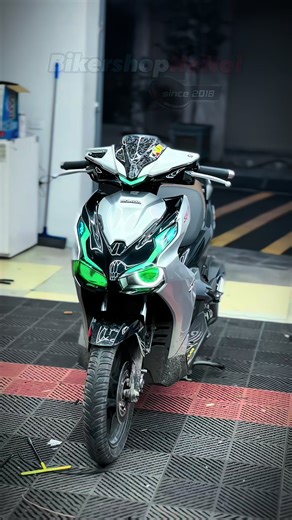 Đẹp thì phải ngắm. Lấy lại nhan sắc cho em ấy với audi i8, chữ V tích hợp audi và bi cầu S600v2, bảng led matrix. Mời ae qua tương tác với @Hoangminhled #bikershophanoi #shopdodenlongbien #audiled #honda #airblade #honda #kenzos600prov2 #ab2025 #ab2020 #audia11 #audia7 #audii8