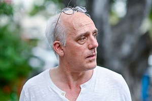 Philippe Poutou est en visite à La Réunion