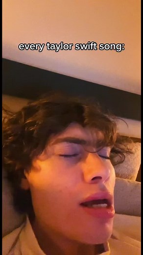 Exploring Taylor Swift's Autumn Vibes in Every Song