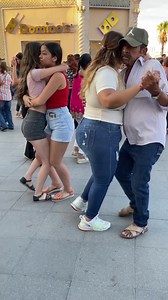 Que bonito se baila en la plaza de Armas!😊💃🏻🕺🏻 #chihuahua #baile #laliber #viral #méxico #plaza | Musical Milagro